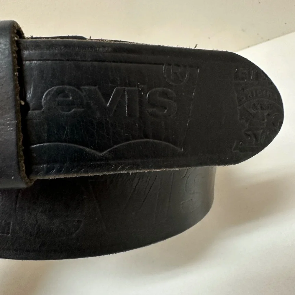 Levis Men's Black Leather Embossed Logo Belt Size 38/40 Silver Buckle